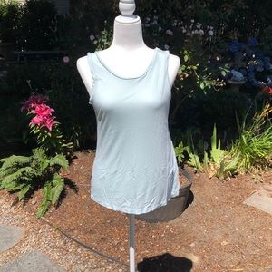 Sleeveless T-shirt